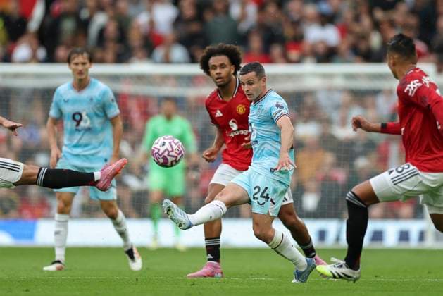 Manchester United, ManU FC v Burnley FC, English Premier League Burnley midfielder Josh Cullen (24) during the Manchester United FC v Burnley FC English Premier League match at Old Trafford, Manchester, England, United Kingdom on 30 August 2025 Credit: Phil Duncan Every Second Media Editorial use only. All images are copyright Every Second Media Limited. No images may be reproduced without prior permission. All rights reserved. Premier League and Football League images are subject to licensing agreements with Football DataCo Limited. see https: www.football-dataco.com Copyright: xIMAGO EveryxSecondxMediax ESM-1572-0092 PhilxDuncanx xEveryxSecondxMediax