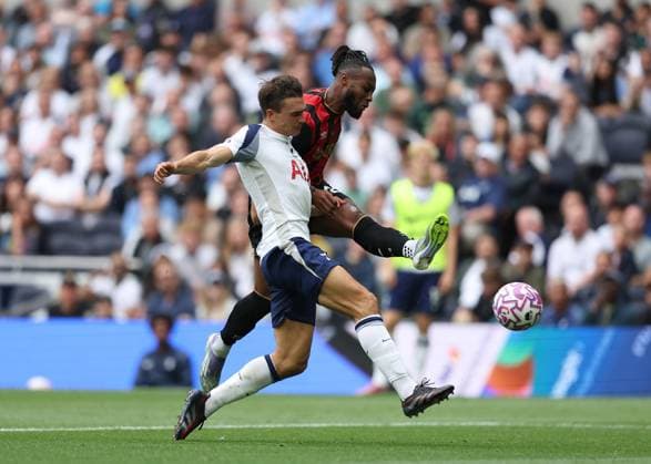 30th August 2025; Tottenham Hotspur Stadium, London, England; Premier League Football, Tottenham Hotspur versus Bournemouth; Antoine Semenyo of AFC Bournemouth taking a shot while being challenged by Joao Palhinha of Tottenham Hotspur  JohnxPatrickxFletcher