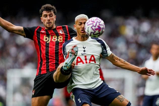 Premier League Tottenham Hotspur v Bournemouth Marcos Senesi of AFC Bournemouth battles for the ball with Richarlison of Tottenham Hotspur during the Premier League match Tottenham Hotspur vs Bournemouth at Tottenham Hotspur Stadium, London, United Kingdom, 30th August 2025 (Photo by Izzy Poles News Images) London Tottenham Hotspur Stadium United Kingdom Copyright: xIzzyxPoles NewsxImagesx