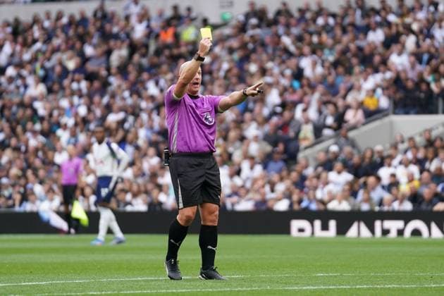 Tottenham Hotspur FC v Bournemouth FC, English Premier League Referee Simon Hooper showing Djordje Petrovic of Bournemouth a yellow card during the Tottenham Hotspur FC v Bournemouth FC English Premier League match at the Tottenham Hotspur Stadium, London, England, United Kingdom on 30 August 2025 Credit: Dylan Hepworth Every Second Media Editorial use only. All images are copyright Every Second Media Limited. No images may be reproduced without prior permission. All rights reserved. Premier League and Football League images are subject to licensing agreements with Football DataCo Limited. see https: www.football-dataco.com Copyright: xIMAGO EveryxSecondxMediax ESM-1569-0076 DylanxHepworthx xEveryxSecondxMediax