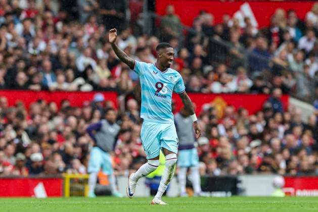 Manchester United, ManU FC v Burnley FC, English Premier League Burnley forward Jaidon Anthony (11) scores a GOAL 2-2 and celebrates during the Manchester United FC v Burnley FC English Premier League match at Old Trafford, Manchester, England, United Kingdom on 30 August 2025 Credit: Phil Duncan Every Second Media Editorial use only. All images are copyright Every Second Media Limited. No images may be reproduced without prior permission. All rights reserved. Premier League and Football League images are subject to licensing agreements with Football DataCo Limited. see https: www.football-dataco.com Copyright: xIMAGO EveryxSecondxMediax ESM-1572-0125 PhilxDuncanx xEveryxSecondxMediax