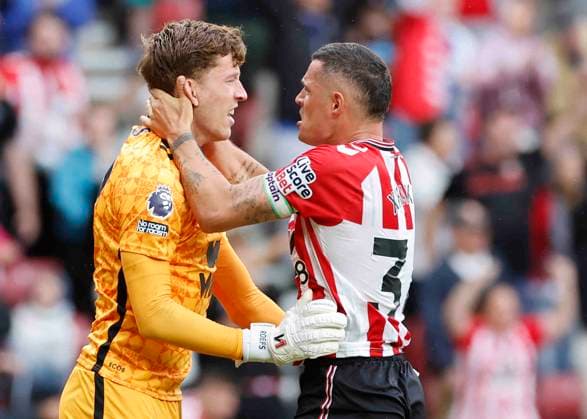 Sunderland v Brentford Premier League Robin Roefs of Sunderland (left) celebrates at full time with GranitÊXhaka of Sunderland during the Premier League match at the Stadium Of Light, Sunderland UK Newspapers OUT Copyright: xFredxPalmerx FIL-22162-0154