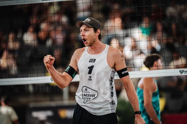 Beachvolleyball Männer Beach Pro Tour Hamburg Elite 16 30.08.2025 Nils Ehlers (GER) jubelt Hamburg Tennisstadion am Rothenbaum Hamburg Deutschland