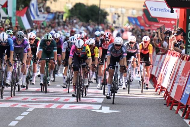 30-08-2025 Vuelta A Espana; Tappa 08 Monzon Templario - Zaragoza; 2025, Alpecin - Deceuninck; 2025, Lotto; Philipsen, Jasper; Viviani, Elia; Zaragoza; 