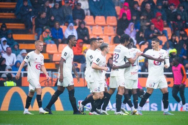 FOOTBALL : Lorient vs Lille - Ligue 1 - 30 08 2025 Matias Fernandez Pardo ( 7 - Lille ) celebrates with teammates during the Ligue 1 match between FC Lorient and Lille OSC at Stade Yves Allainmat on August 30, 2025 in Lorient, France. ( Photo by Federico Pestellini PsnewZ ) - LorientFrance  Copyright: xFedericoxPestellinix