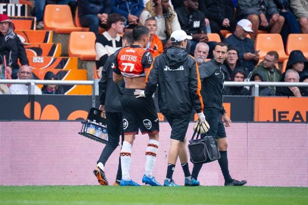 FOOTBALL : Lorient vs Lille - Ligue 1 - 30 08 2025 Panos Katseris ( 77 - FC Lorient ) leaves the pitch during the Ligue 1 match between FC Lorient and Lille OSC at Stade Yves Allainmat on August 30, 2025 in Lorient, France. ( Photo by Federico Pestellini PsnewZ ) - LorientFrance  Copyright: xFedericoxPestellinix