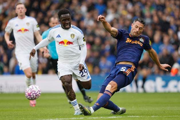 Leeds United v Newcastle United - Premier League Wilfried Gnonto of Leeds United and Fabian Schar of Newcastle United challenge during the Premier League match between Leeds United and Newcastle United at Elland Road on August 30, 2025 in Leeds, England. Leeds Elland Road England United Kingdom Copyright: xRichardxSellers Sportsphoto APLx 14133877
