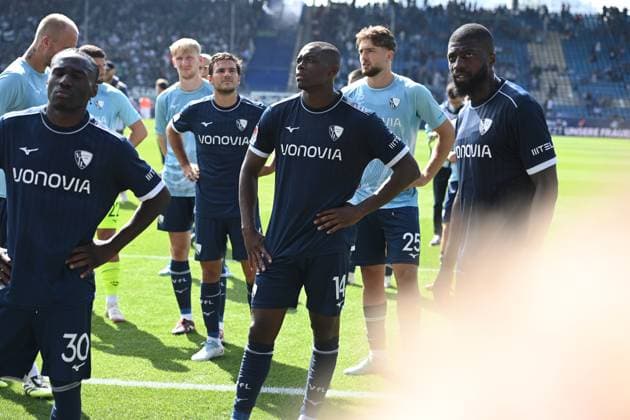 VFL Bochum enttaeuscht, enttäuscht, Enttäuschung, Enttaeuschung Fussball 2. Bundesliga, 4. Spieltag, matchday 4, VfL Bochum (BO) - SC Preussen Muenster (MS) 1-2 am 30.08.2025, Vonovia Ruhrstadion Bochum Deutschland. DFL regulations prohibit any use of photographs as image sequences and or quasi-video Â