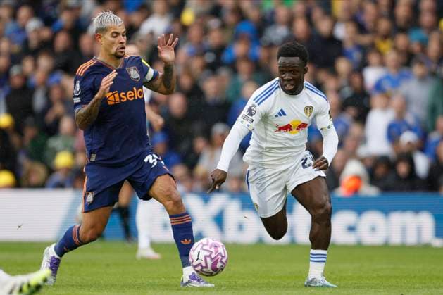 Leeds United v Newcastle United - Premier League Bruno Guimaraes of Newcastle United and Wilfried Gnonto of Leeds United challenge during the Premier League match between Leeds United and Newcastle United at Elland Road on August 30, 2025 in Leeds, England. Leeds Elland Road England United Kingdom Copyright: xRichardxSellers Sportsphoto APLx 14133878