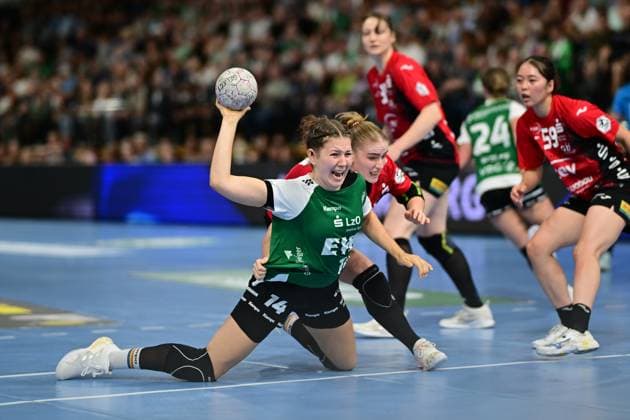 Handball I Frauen I Saison 2025-2026 I 1. HBF I 1. Spieltag I VfL Oldenburg - BSV Sachsen Zwickau I 30.08.2025 Marie Steffen (14, VfL Oldenburg) gegen Charlotte Kähr (17, BSV Sachsen Zwickau) Oldenburg EWE Arena Niedersachsen Deutschland Copyright: xLobeca FelixxSchlikisx