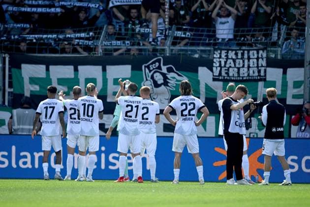 SC Preussen Muenster Jubel, jubeln, Freude, cheers, Schlussjubel, Fussball 2. Bundesliga, 4. Spieltag, matchday 4, VfL Bochum (BO) - SC Preussen Muenster (MS) 1-2 am 30.08.2025, Vonovia Ruhrstadion Bochum Deutschland. DFL regulations prohibit any use of photographs as image sequences and or quasi-video Â