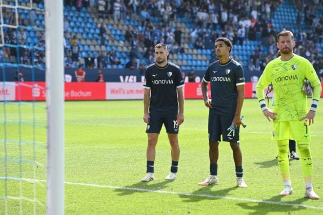 VFL Bochum- enttaeuscht, enttäuscht, Enttäuschung, Enttaeuschung Matus BERO (BO) , Francis ONYEKA (BO), -Torwart Timo HORN (BO) Fussball 2. Bundesliga, 4. Spieltag, matchday 4, VfL Bochum (BO) - SC Preussen Muenster (MS) 1-2 am 30.08.2025, Vonovia Ruhrstadion Bochum Deutschland. DFL regulations prohibit any use of photographs as image sequences and or quasi-video Â