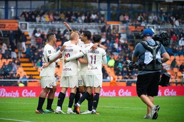 FOOTBALL : Lorient vs Lille - Ligue 1 - 30 08 2025 Hakon Haraldsson ( 10 - Lille ) celebrates with teammates during the Ligue 1 match between FC Lorient and Lille OSC at Stade Yves Allainmat on August 30, 2025 in Lorient, France. ( Photo by Federico Pestellini PsnewZ ) - LorientFrance  Copyright: xFedericoxPestellinix