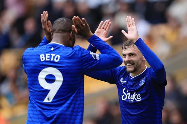 Football - Premier League - Wolverhampton Wanderers v Everton 30th August 2025 - Premier League - Wolverhampton Wanderers v Everton - Kiernan Dewsbury-Hall of Everton (R) celebrates with Beto of Everton after scoring their 3rd goal - Photo: Simon Stacpoole Offside. Wolverhampton UK Copyright: xSimonxStacpoolexOffside