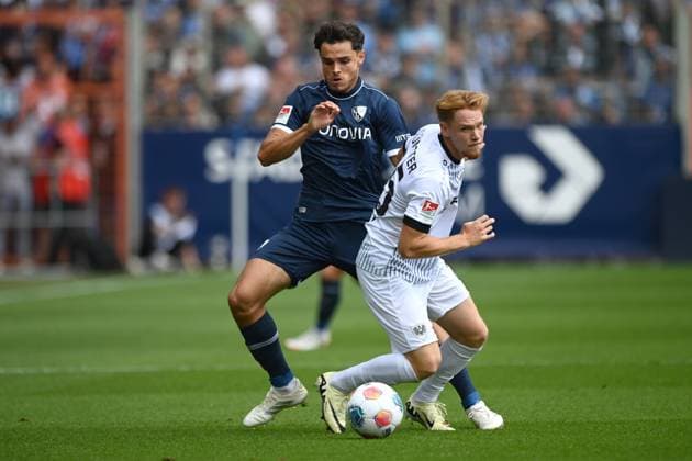 Kjell WAETJEN, W?tjen (BO) gegen Luca BOLEY (MS) Aktion, Zweikampf, Fussball 2. Bundesliga, 4. Spieltag, matchday 4, VfL Bochum (BO) - SC Preussen Muenster (MS) 1-2 am 30.08.2025, Vonovia Ruhrstadion Bochum Deutschland. DFL regulations prohibit any use of photographs as image sequences and or quasi-video Â