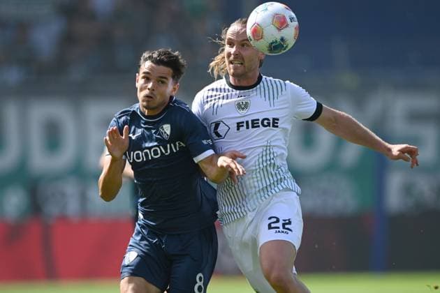 Kjell WAETJEN, W?tjen (BO) gegen Jannis HEUER (MS) Aktion, Zweikampf, Fussball 2. Bundesliga, 4. Spieltag, matchday 4, VfL Bochum (BO) - SC Preussen Muenster (MS) 1-2 am 30.08.2025, Vonovia Ruhrstadion Bochum Deutschland. DFL regulations prohibit any use of photographs as image sequences and or quasi-video Â