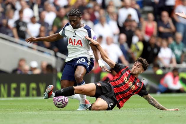 Tottenham Hotspur v Bournemouth 30 August 2025 London - Premier League Football - Tottenham Hotspur v AFC Bournemouth - Mohammed Kudus of Tottenham Hotspur is tackled by Marcos Senesi of Bournemouth - (Photo by Mark Leech) London UK Copyright: xMarkxLeechxOffside