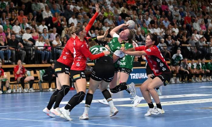 Laurentia Wolf (VfL Oldenburg, 24) wird gestoppt VfL Oldenburg vs. BSV Sachsen Zwickau, Handballl, ALSCO Handball Bundesliga Frauen, 1. Spieltag, Saison 2025 2026, 30.08.2025, VfL Oldenburg vs. BSV Sachsen Zwickau, Handballl, ALSCO Handball Bundesliga Frauen, 1. Spieltag, Saison 2025 2026, 30.08.2025, Oldenburg Copyright: xEibner-Pressefoto RobertxGertzenx EP_RGN
