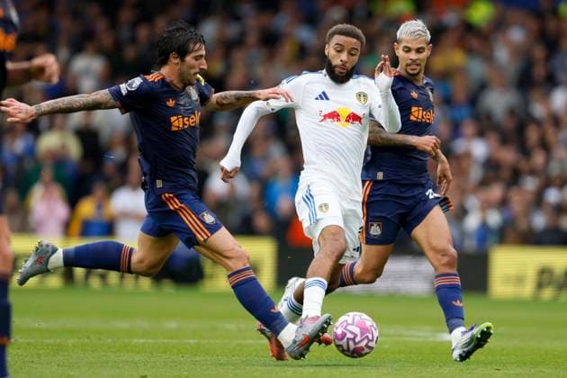 Leeds United v Newcastle United - Premier League Sandro Tonali of Newcastle United, Jayden Bogle of Leeds United and Bruno Guimaraes of Newcastle United challenge during the Premier League match between Leeds United and Newcastle United at Elland Road on August 30, 2025 in Leeds, England. Leeds Elland Road England United Kingdom Copyright: xRichardxSellers Sportsphoto APLx 14133889
