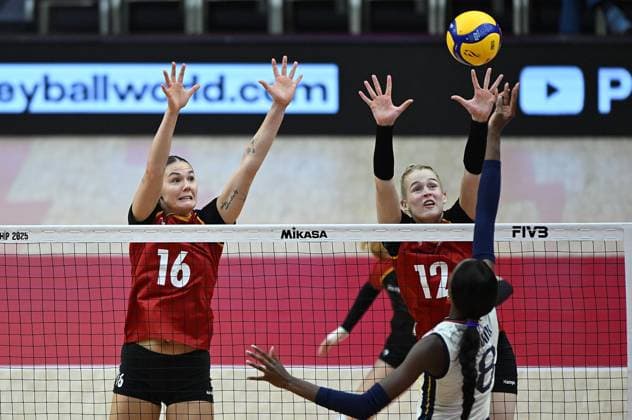 (250830) -- BANGKOK, Aug. 30, 2025 -- Hanna Orthmann (C) and Anastasia Cekulaev (L) of Germany block during the round of 16 match between Italy and Germany at the Volleyball Women s World Championship, WM, Weltmeisterschaft in Bangkok, Thailand, Aug. 30, 2025. ) (SP)THAILAND-BANGKOK-VOLLEYBALL-WOMEN S WORLD CHAMPIONSHIP-ITALY VS GERMANY HouxZhaokang 