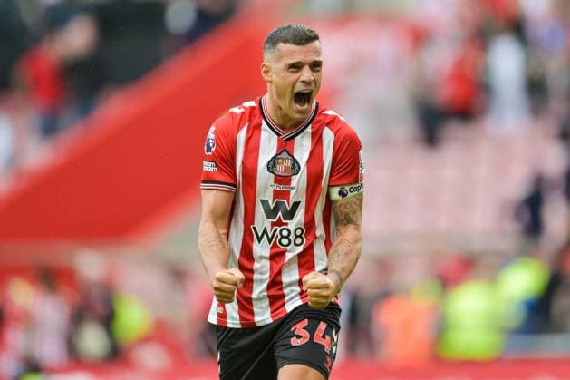 Sunderland v Brentford - Premier League Granit Xhaka of Sunderland AFC stands at the full-time whistle during the Premier League match between Sunderland and Brentford at the Stadium Of Light in Sunderland, England, on August 30, 2025. Sunderland Tyne and Wear United Kingdom  Copyright: xMIxNewsx originalFilename:fletcher-sunderla250830_npcAw.jpg