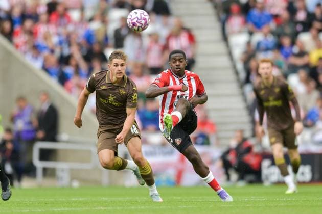 Sunderland v Brentford - Premier League Noah Sadiki of Sunderland AFC and Yehor Yarmolyuk of Brentford FC participate in the Premier League match between Sunderland and Brentford at the Stadium Of Light in Sunderland, England, on August 30, 2025. Sunderland Tyne and Wear United Kingdom  Copyright: xMIxNewsx originalFilename:fletcher-sunderla250830_npFax.jpg