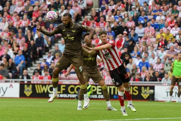 Sunderland v Brentford - Premier League Igor Thiago of Brentford FC heads Brentford in front during the Premier League match between Sunderland and Brentford at the Stadium Of Light in Sunderland, England, on August 30, 2025. Sunderland Tyne and Wear United Kingdom  Copyright: xMIxNewsx originalFilename:fletcher-sunderla250830_npxcn.jpg