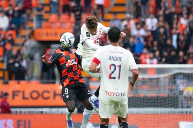 FOOTBALL : Lorient vs Lille - Ligue 1 - 30 08 2025 Ugo Raghouber ( 28 - Lille ) and Mohamed BAMBA ( 9 - FC Lorient ) during the Ligue 1 match between FC Lorient and Lille OSC at Stade Yves Allainmat on August 30, 2025 in Lorient, France. ( Photo by Federico Pestellini PsnewZ ) - LorientFrance  Copyright: xFedericoxPestellinix