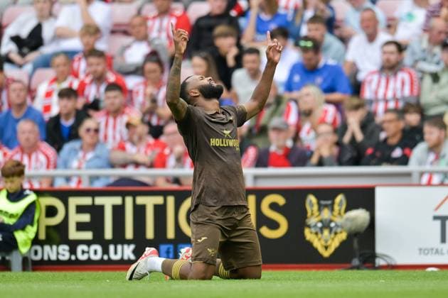 Sunderland v Brentford - Premier League Igor Thiago of Brentford FC celebrates his goal during the Premier League match between Sunderland and Brentford at the Stadium Of Light in Sunderland, England, on August 30, 2025. Sunderland Tyne and Wear United Kingdom  Copyright: xMIxNewsx originalFilename:fletcher-sunderla250830_npefF.jpg