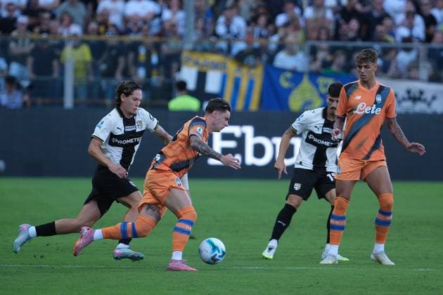 CALCIO - Serie A - Parma Calcio vs Atalanta BC Nicola Zalewski of Atalanta BC 1907 during the soccer match between Parma Calcio 1913 and Atalanta BC 1907, MD2 of Serie A Enilive Italian soccer championship 2025 2026 at Ennio Tardini Stadium on August 30, 2025, Parma, Italy. Parma Italy  Copyright: xIPAxSport ABACAx