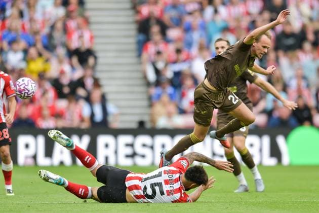 Sunderland v Brentford - Premier League Omar Alderete of Sunderland AFC tackles Mikkel Damsgaard of Brentford FC during the Premier League match between Sunderland and Brentford at the Stadium Of Light in Sunderland, on August 30, 2025. Sunderland Tyne and Wear United Kingdom  Copyright: xMIxNewsx originalFilename:fletcher-sunderla250830_np7xr.jpg