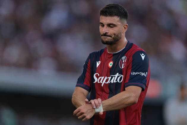 Bologna, Italy, 30th August 2025. Riccardo Orsolini of Bologna FC reacts during the Bologna vs Como 1907 Serie A match at Renato Dall Ara, Bologna. Picture credit should read: Jonathan Moscrop Sportimage EDITORIAL USE ONLY. No use with unauthorised audio, video, data, fixture lists, club league logos or live services. Online in-match use limited to 120 images, no video emulation. No use in betting, games or single club league player publications. SPI_037_JM_BOLOGNA_COMO SPI-4106-0037