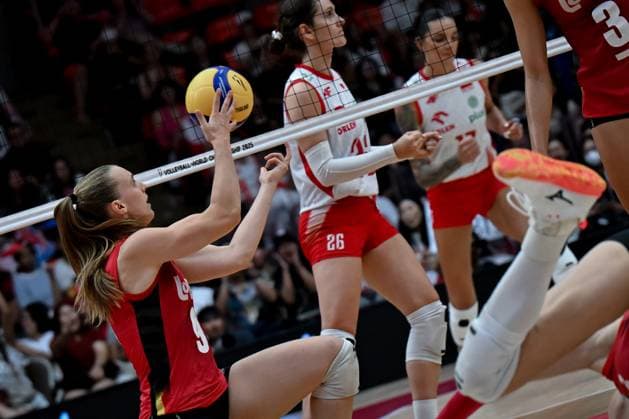 Poland v Belgium - FIVB Women’s World Volleyball Championship BANGKOK, THAILAND - AUGUST 30: Nel Demeyer (9) of Belgium during the FIVB Women s World Volleyball Championship match between Poland and Belgium at Huamark Indoor Stadium in Bangkok, Thailand on August 30, 2025. Mustafa Hatipoglu Anadolu Banghok Thailand. Editorial use only. Please get in touch for any other usage.  Copyright: x2025xAnadoluxMustafaxHatipoglux