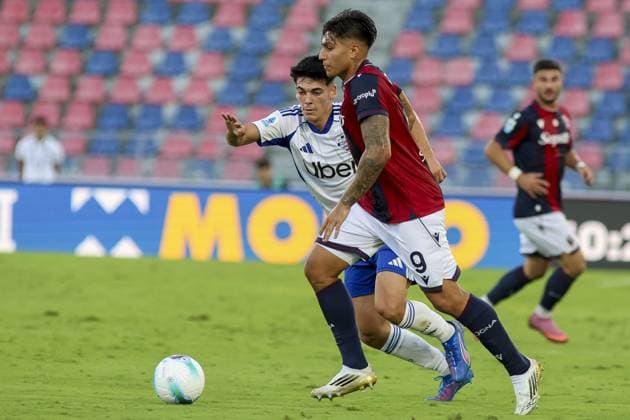 CALCIO - Serie A - Bologna FC vs Como 1907 Santiago Thomas Castro of Bologna FC play the ball during Bologna FC vs Como FC, 2Â° Serie A Enilive 2025-26 game at Renato Dall Ara stadium in Bologna (BO), Italy, on August 30, 2025. Bologna Italy  Copyright: xIPAxSport ABACAx