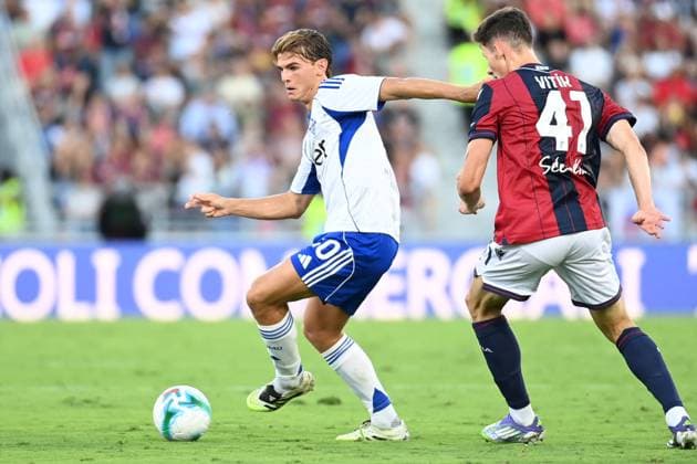 CALCIO - Serie A - Bologna FC vs Como 1907 Nico Paz (Como) in action during Bologna FC vs Como 1907, Italian soccer Serie A match in Bologna, Italy, August 30 2025 Bologna Italy  Copyright: xIPAxSport ABACAx