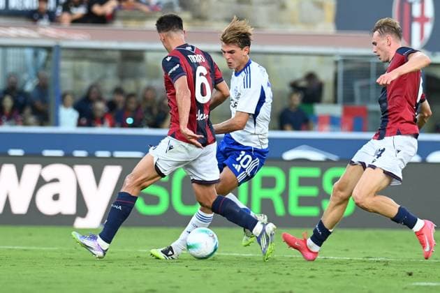 CALCIO - Serie A - Bologna FC vs Como 1907 Nico Paz (como) in action during Bologna FC vs Como 1907, Italian soccer Serie A match in Bologna, Italy, August 30 2025 Bologna Italy  Copyright: xIPAxSport ABACAx