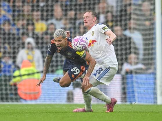 Leeds United v Newcastle United Premier League Bruno Guimaraes and Sean Longstaff of Leeds United battles for the ball during the Premier League match at Elland Road, Leeds UK Newspapers OUT Copyright: xKarlxVallantinex FIL-22159-0023