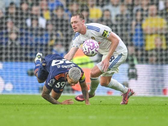 Leeds United v Newcastle United Premier League Bruno Guimaraes and Sean Longstaff of Leeds United battles for the ball during the Premier League match at Elland Road, Leeds UK Newspapers OUT Copyright: xKarlxVallantinex FIL-22159-0024