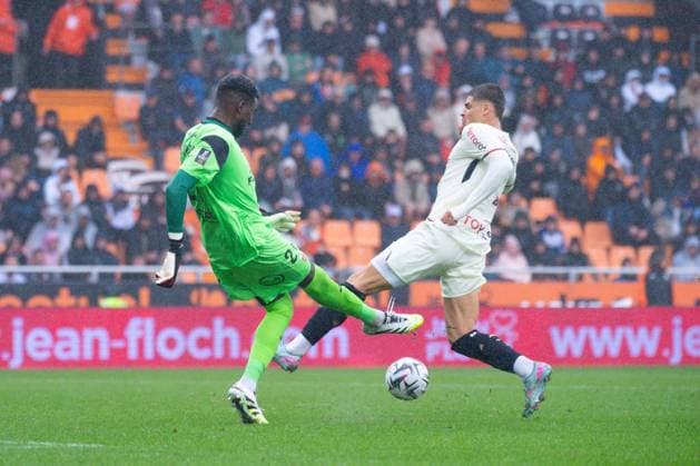 FOOTBALL : Lorient vs Lille - Ligue 1 - 30 08 2025 Bamba Dieng ( 12 - FC Lorient ) and Matias Fernandez Pardo ( 7 - Lille ) during the Ligue 1 match between FC Lorient and Lille OSC at Stade Yves Allainmat on August 30, 2025 in Lorient, France. ( Photo by Federico Pestellini PsnewZ ) - LorientFrance  Copyright: xFedericoxPestellinix