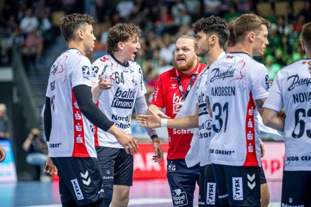 Handball Bundesliga; HSG Wetzlar - SG Flensburg-Handewitt, 30.08.25 Lasse Møller (SG Flensburg-Handewitt, 64), Emil Jakobsen (SG Flensburg-Handewitt, 31), Patrick Volz (SG Flensburg-Handewitt, 28) Handball Bundesliga; HSG Wetzlar - SG Flensburg-Handewitt: Wetzlar, 30.08.25 Copyright: xBEAUTIFULxSPORTS Roeczeyx