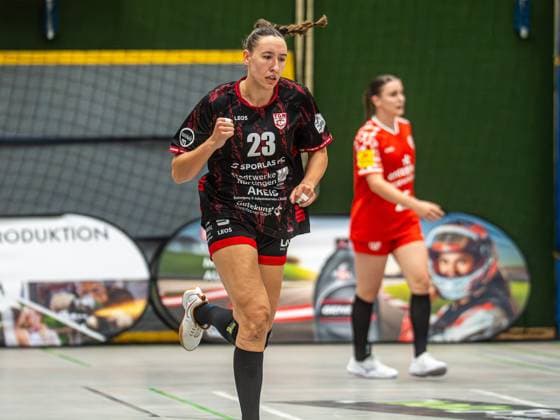 Leonie Dreizler (TG Nuertingen, 23) ballt die Jubelfaust, TG Nuertingen vs. 1. FSV Mainz 05, Handball, 2. Bundesliga, Spielzeit 2025 2026, 30.08.2025 TG Nuertingen vs. 1. FSV Mainz 05, Handball, 2. Bundesliga, Spielzeit 2025 2026, 30.08.2025 Nuertingen Copyright: xMichaelxSchmidt Eibner-Pressefotx EP_MST