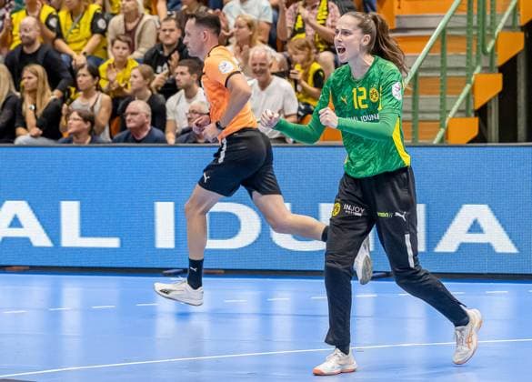 Sarah Wachter (Torhueterin Borussia Dortmund, 12) bejubelt eine weitere Parade GER, Borussia Dortmund vs. TuS Metzingen, Handball, ALSCO Frauen Bundesliga, Saison 2025 2026, 1. Spieltag, 30.08.2025. GER, Borussia Dortmund vs. TuS Metzingen, Handball, ALSCO Frauen Bundesliga, Saison 2025 2026, 1. Spieltag, 30.08.2025. Dortmund Copyright: xEibner-Pressefoto WolfgangxStummx EP_EER