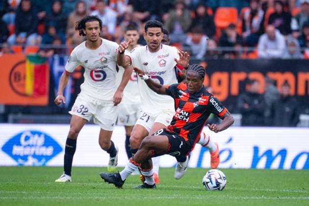 FOOTBALL : Lorient vs Lille - Ligue 1 - 30 08 2025 Benjamin Andre ( 21 - Lille ) and Dermane Karim ( 29 - FC Lorient ) during the Ligue 1 match between FC Lorient and Lille OSC at Stade Yves Allainmat on August 30, 2025 in Lorient, France. ( Photo by Federico Pestellini PsnewZ ) - LorientFrance  Copyright: xFedericoxPestellinix