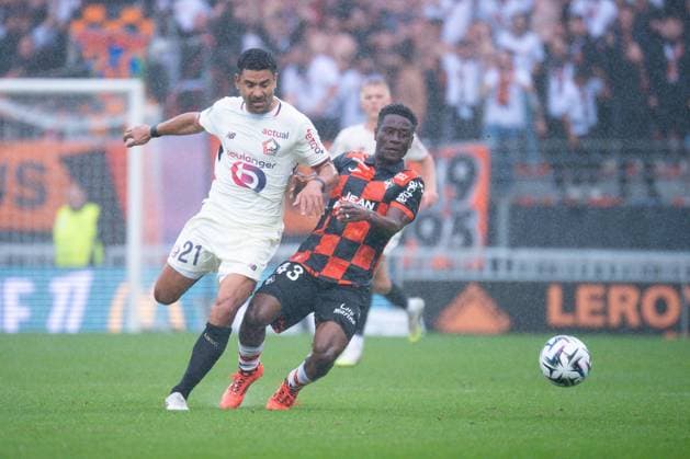 FOOTBALL : Lorient vs Lille - Ligue 1 - 30 08 2025 Benjamin Andre ( 21 - Lille ) and Arsene Kouassi ( 43 - Lorient ) during the Ligue 1 match between FC Lorient and Lille OSC at Stade Yves Allainmat on August 30, 2025 in Lorient, France. ( Photo by Federico Pestellini PsnewZ ) - LorientFrance  Copyright: xFedericoxPestellinix