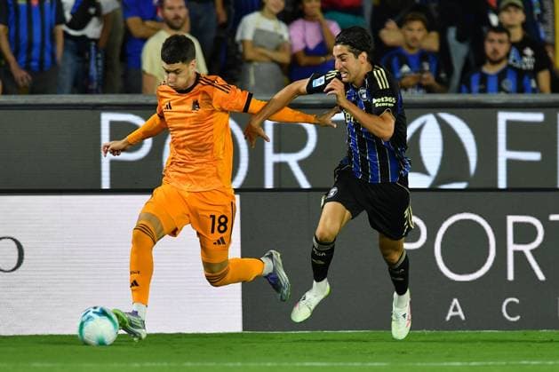 Matias Soule Malvano (Roma) Samuele Angori (Pisa) during Pisa SC vs AS Roma, Italian soccer Serie A match in Pisa, Italy, August 30 2025  Copyright: xGabrielexMasotti IPAxSportx xipa-agency.netx xx IPA_63685804 IPA_Agency_IPA63685804