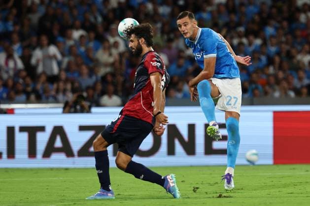 Sebastiano Luperto of Cagliari Calcio and Lorenzo Lucca of SSC Napoli compete for the ball during the Serie A football match between SSC Napoli and Cagliari Calcio at Diego Armando Maradona stadium in Naples (Italy), August 30th, 2025. CesarexPurini