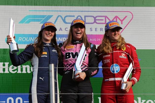 Zandvoort, Niederlande 28.- 31. August 2025: FOM - F1 Academy Frauen - Niederlande - 2025 - Rennen Samstag Im Bild: Podium F1 Academy Rennen 30.08. Zandvoort: 1. Nina Gademan (NLD) 2. Lia Block (USA) 3. Maya Weug (NLD) Circuit Zandvoort *** Zandvoort, Netherlands 28 31 August 2025 FOM F1 Academy Women Netherlands 2025 Race Saturday In picture Podium F1 Academy Race 30 08 Zandvoort 1 Nina Gademan NLD 2 Lia Block USA 3 Maya Weug NLD Circuit Zandvoort Copyright: xFotostandx xBeierx