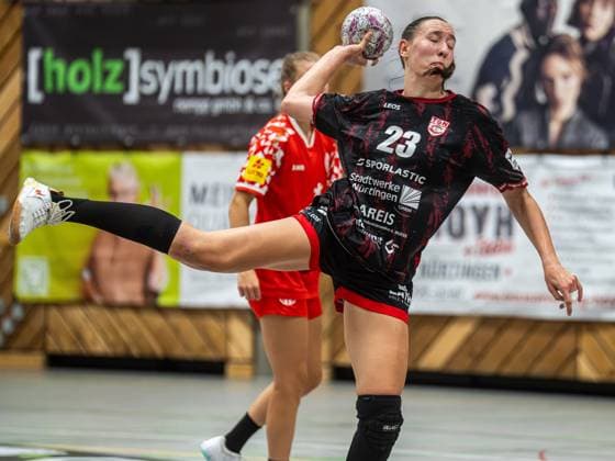 Leonie Dreizler (TG Nuertingen, 23) beim Siebenmeter, TG Nuertingen vs. 1. FSV Mainz 05, Handball, 2. Bundesliga, Spielzeit 2025 2026, 30.08.2025 TG Nuertingen vs. 1. FSV Mainz 05, Handball, 2. Bundesliga, Spielzeit 2025 2026, 30.08.2025 Nuertingen Copyright: xMichaelxSchmidt Eibner-Pressefotx EP_MST