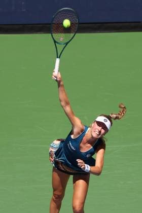 August 30, 2025, New York City, New York, United States: MAGDALENA FRECH of Poland during the match against C. Gauff of USA in the third round of US Open 2025 at the USTA Billie Jean King National Tennis Center. Queens, New York City. Frech lost 3:6, 1:6. New York City United States - ZUMAc278 20250830_zsp_c278_022 Copyright: xMarcinxCholewinskix