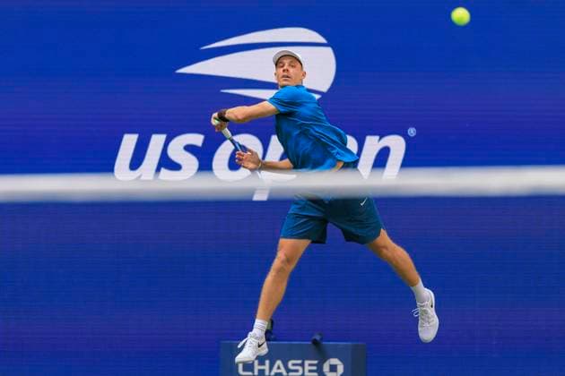 August 30, 2025, Flushing Meadows, New York, USA: Denis Shapovalov hits a forehand return during a match against Jannik Sinner on Day 7 of the 2025 US Open at USTA Billie Jean King National Tennis Center on Saturday August 30, 2025 in the Flushing neighborhood of the Queens borough of New York City. JAVIER ROJAS PI Flushing Meadows USA - ZUMAp124 20250830_zaa_p124_066 Copyright: xJavierxRojasx